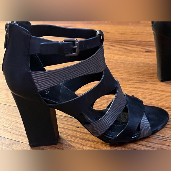 Isola Chunky Grey and Black Heels. Size 8 & 1/2. - Picture 4 of 8